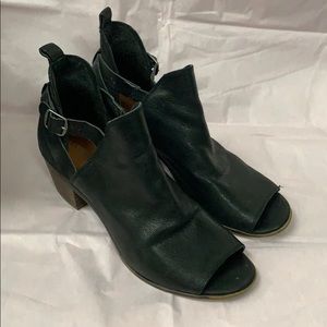 Lucky Brand open toe booties 71/2M. Black